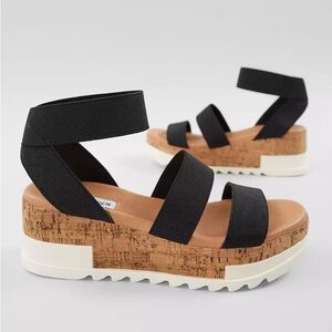 Bandi Flatform Sandal by Steve Madden